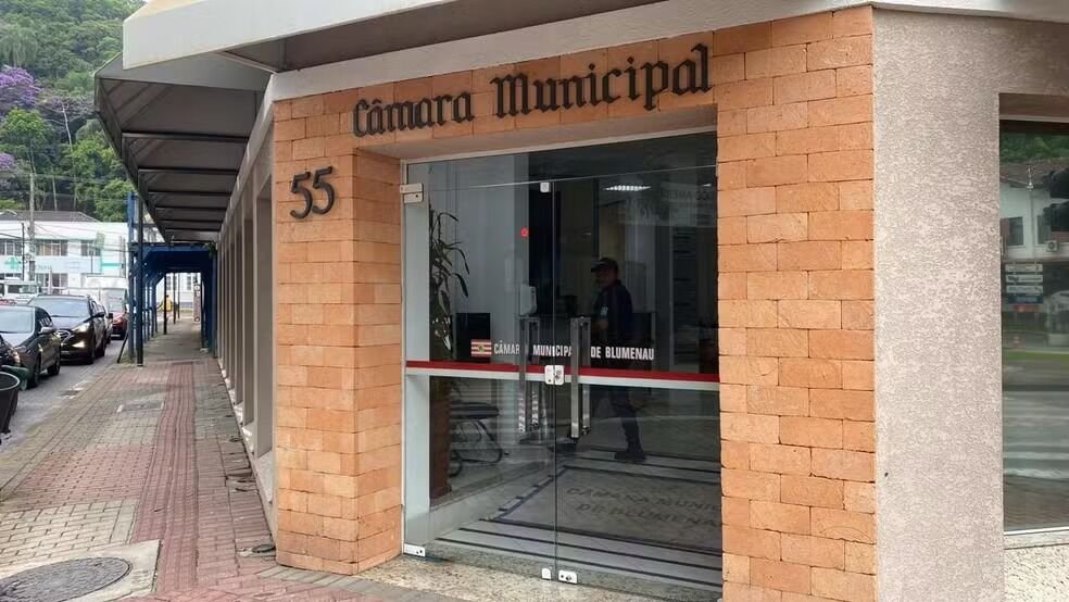 Operação ‘Happy Nation’ investiga Almir Vieira e corrupção na Câmara de Blumenau