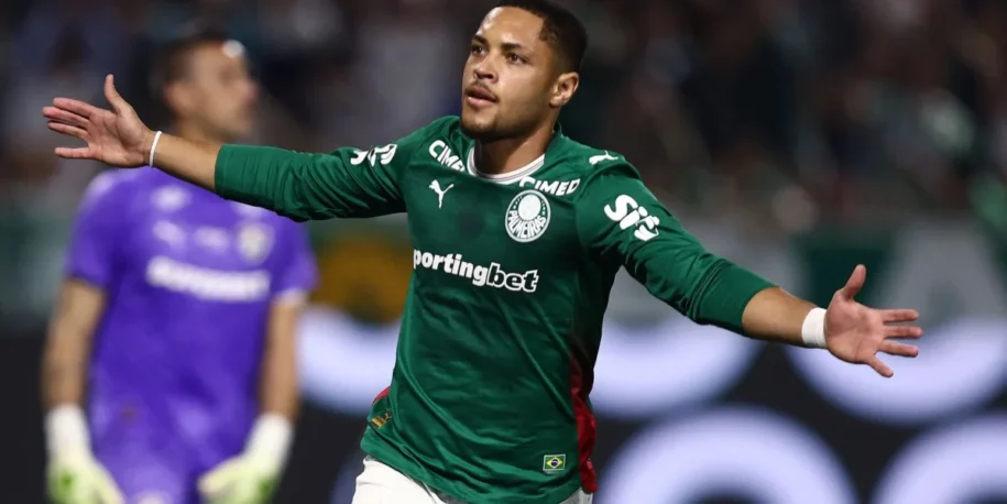 Palmeiras vence Fluminense e se mantém na liderança do Brasileiro em Barueri