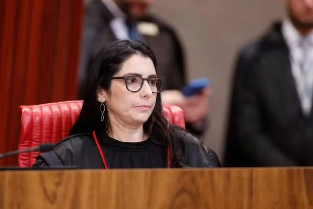 Partido Novo tenta barrar desfile da Acadêmicos de Niterói em homenagem a Lula