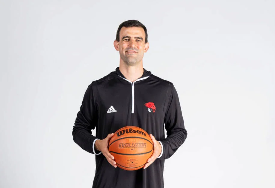 Paulo Vitor Bona Negri conquista playoffs com equipe feminina da Universidade York