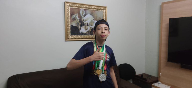 Pedro Vitor Soares conquista ouro na Obmep 2024 e brilha em olimpíadas científicas