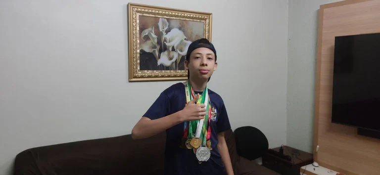 Pedro Vitor Soares conquista ouro na Obmep 2024 e brilha em olimpíadas científicas