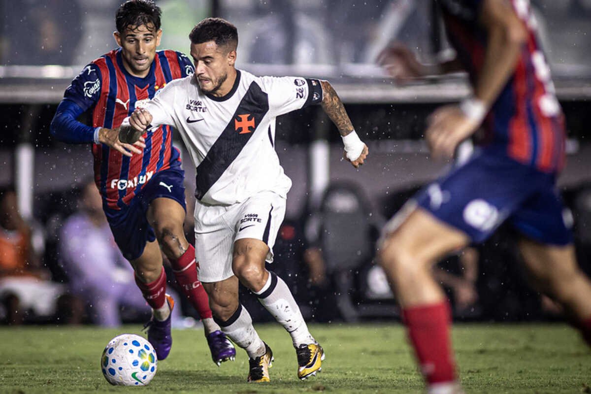 Philippe Coutinho anuncia saída do Vasco por saúde mental após vaias da torcida