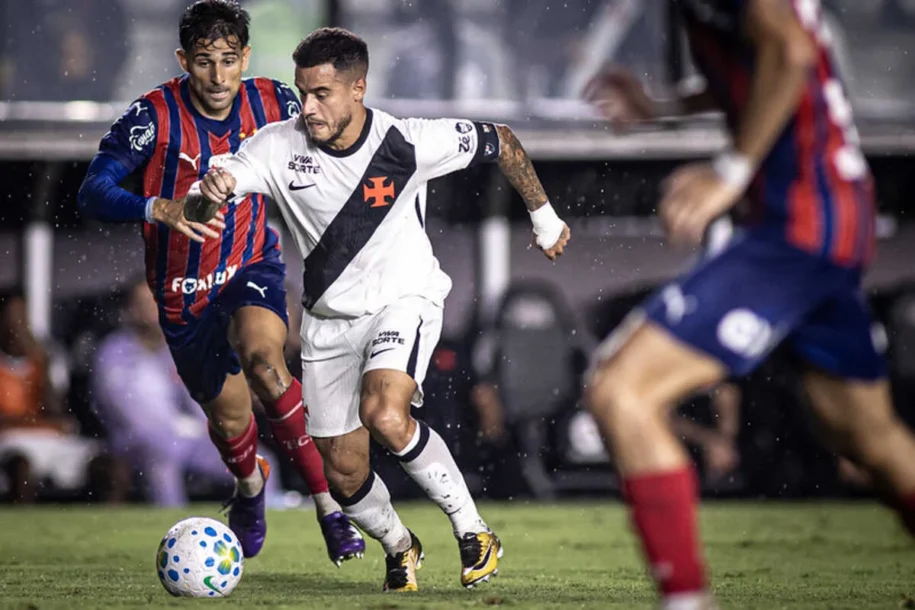 Philippe Coutinho anuncia saída do Vasco por saúde mental após vaias da torcida