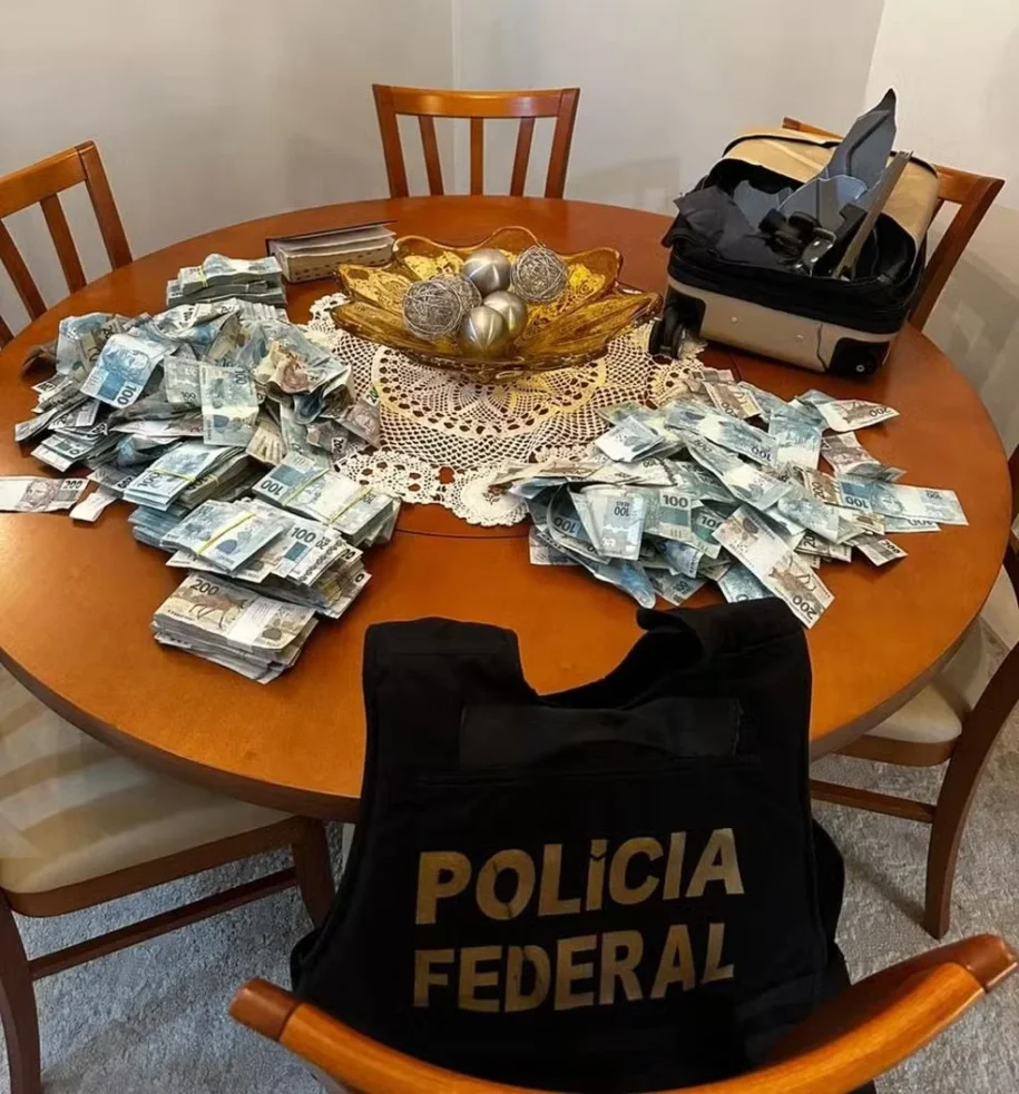 Polícia Federal deflagra Operação Barco de Papel e recupera dinheiro em Balneário Camboriú