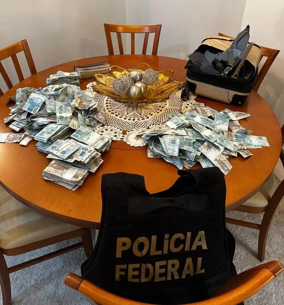 Polícia Federal deflagra Operação Barco de Papel e recupera dinheiro em Balneário Camboriú