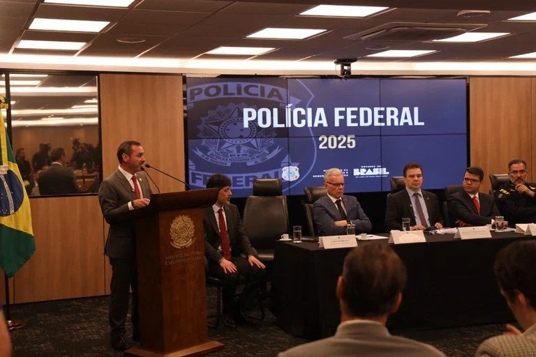 Polícia Federal revela recorde histórico de apreensão de drogas em coletiva