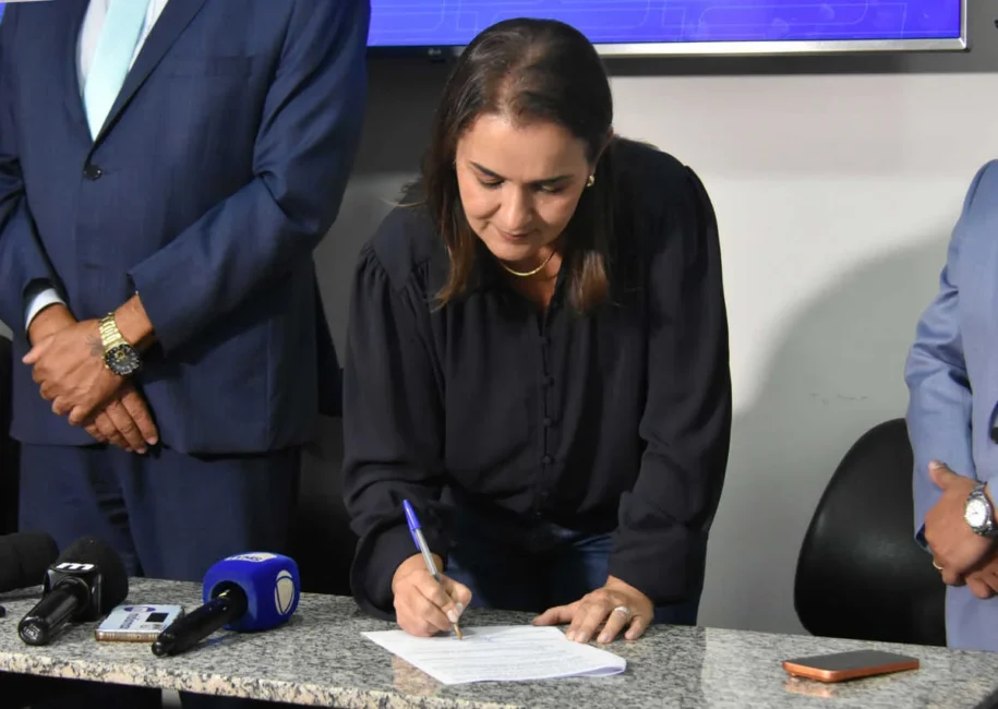 Prefeita Adriane Lopes altera Prodes e promete agilidade em concessões