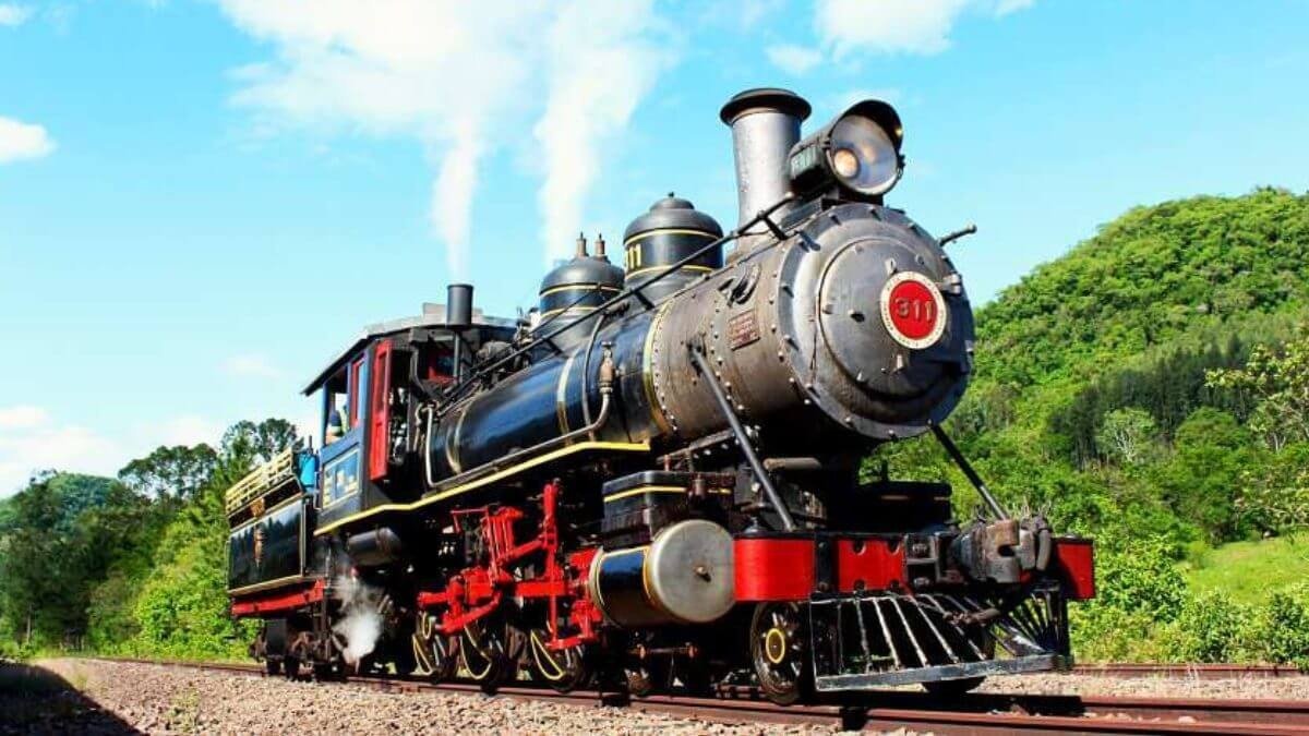 Prefeita Juliana Maciel propõe reativação de linha férrea e promete desenvolvimento