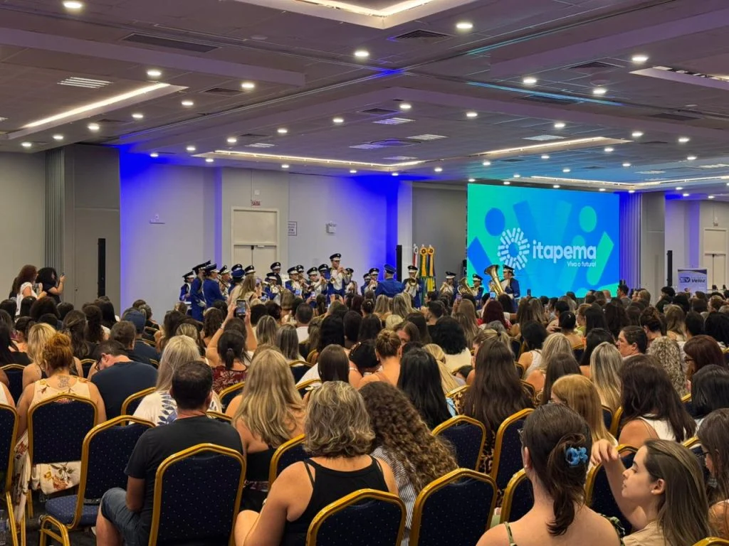 Prefeito Alexandre Xepa abre Ano Letivo 2026 em Itapema com palestra impactante