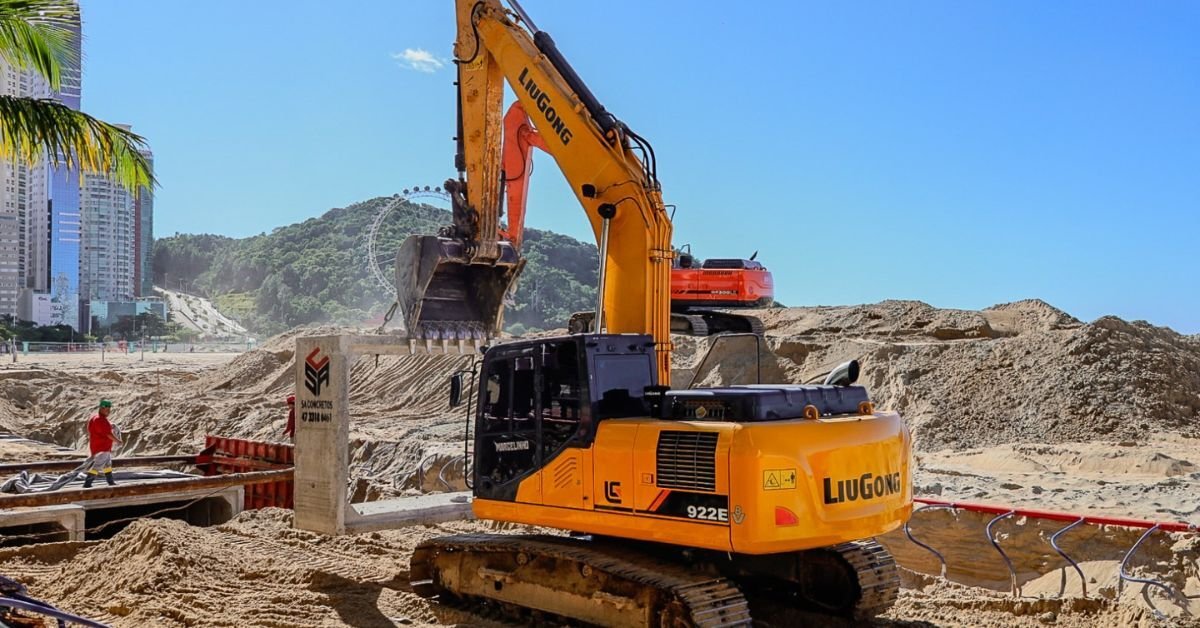 Prefeitura de Balneário Camboriú retoma obra de macrodrenagem com intervenções no Molhe do Pontal Norte