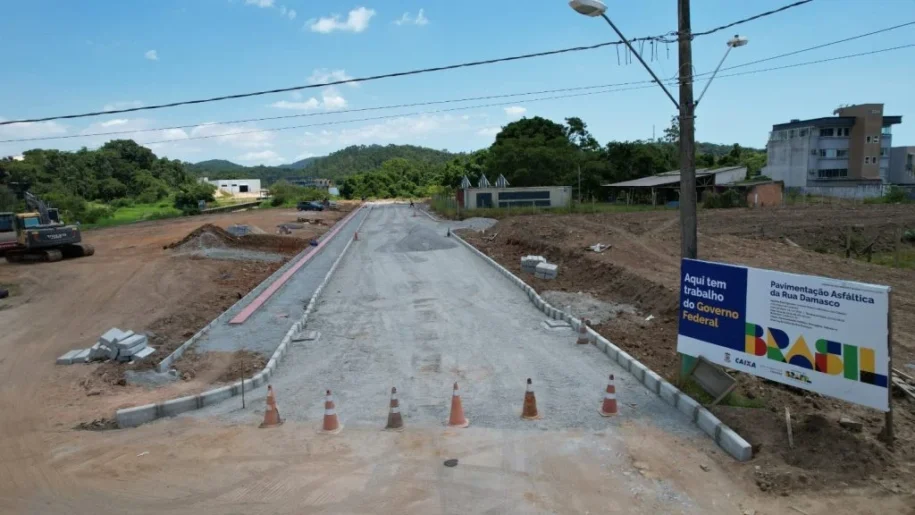 Prefeitura de Camboriú inicia pavimentação da Rua Damasco e gera expectativa