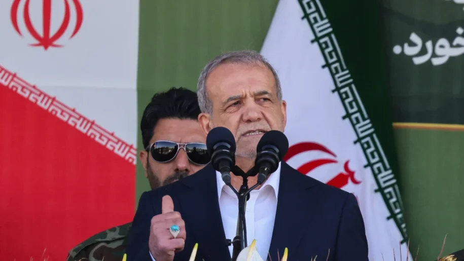 Presidente Masoud Pezeshkian reafirma que Irã não cederá às pressões dos EUA