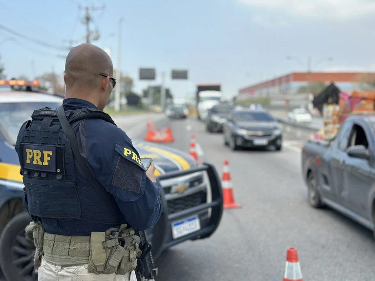 PRF intensifica Operação Atena e apreende mais de R$ 260 mil em espécie