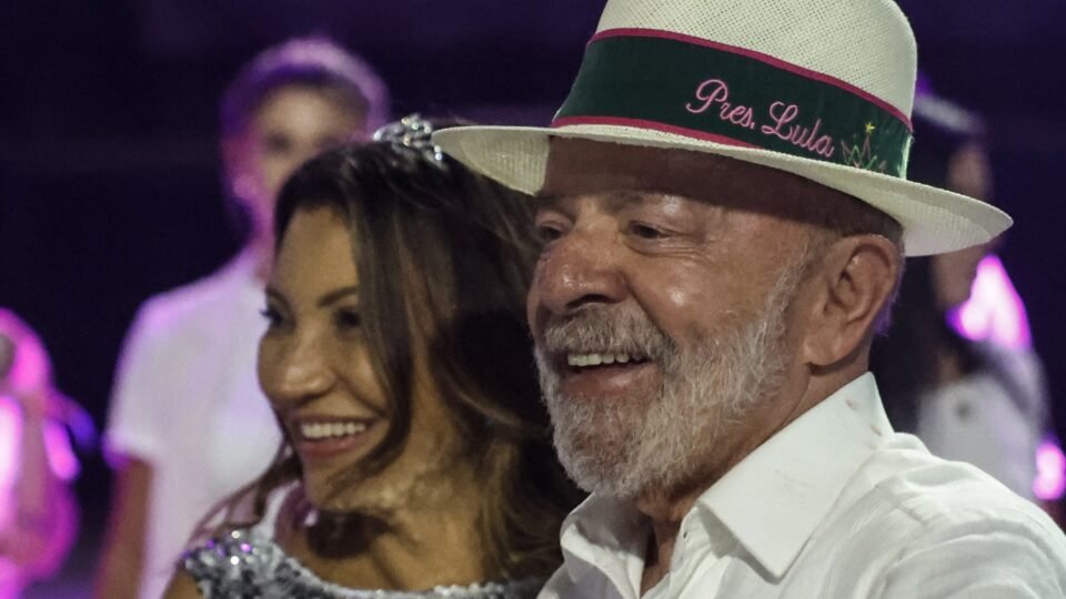 PT aciona TSE contra Flávio Bolsonaro e Zema por propaganda antecipada