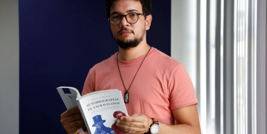 Rafael Cardoso lança livro sobre escravidão com foco em Douglass e Grimes