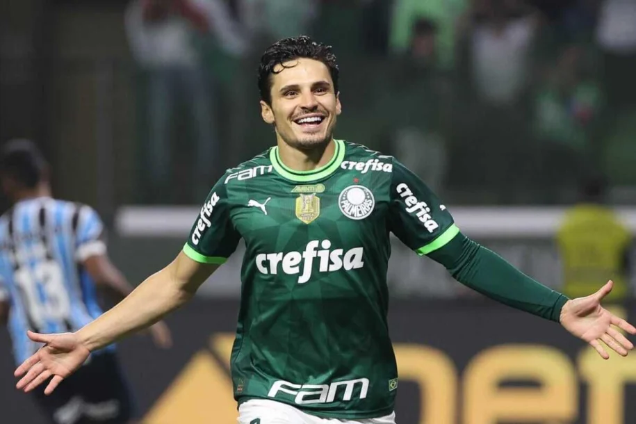 Raphael Veiga deixa o Palmeiras e se junta ao América em busca de recuperação