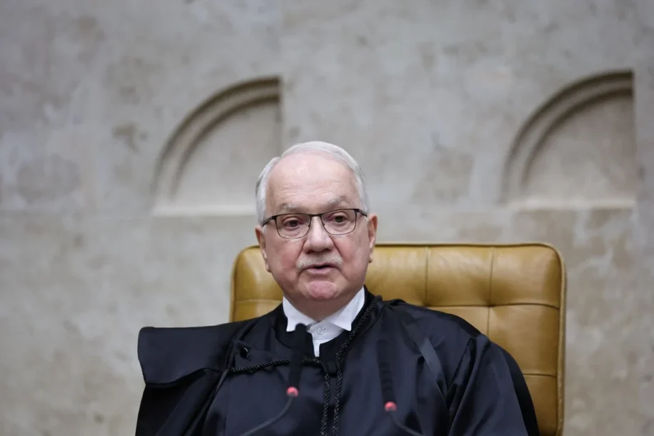 Reino Unido enfrenta crise: Produção industrial cai e déficit comercial aumenta