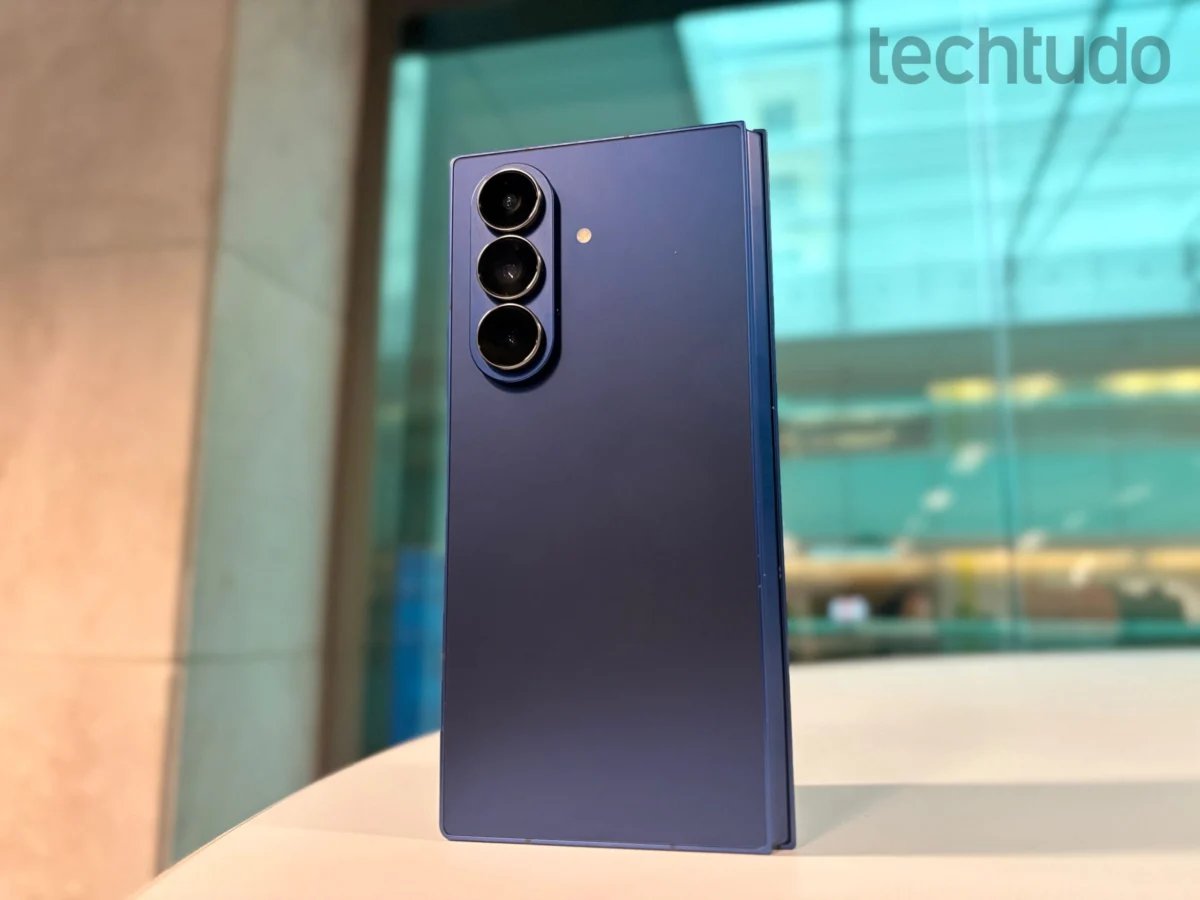 Samsung lidera mercado de smartphones dobráveis e Apple deve entrar em 2026