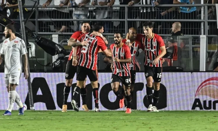 Santos e São Paulo empatam em clássico tenso e crise no Santos se agrava