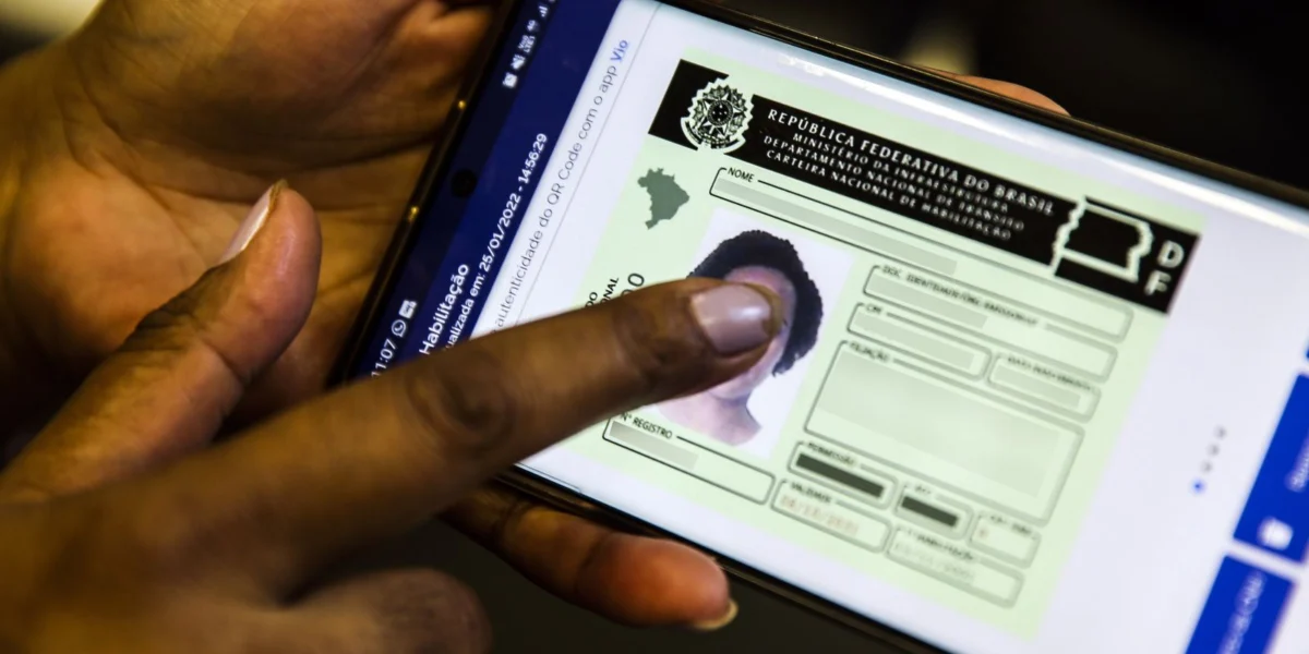 Senatran revela que pedidos de CNH saltam para 1,7 milhão em janeiro de 2026