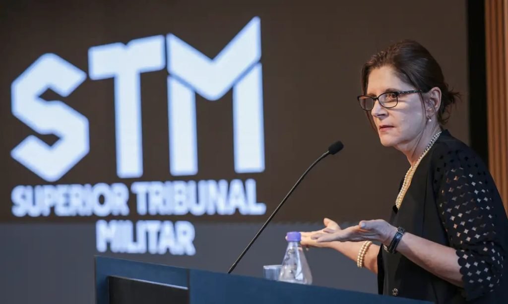 STM dá dez dias para Bolsonaro se defender de expulsão do Exército após condenação