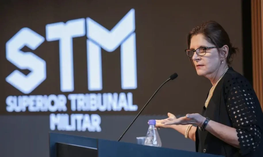 STM dá dez dias para Bolsonaro se defender de expulsão do Exército após condenação