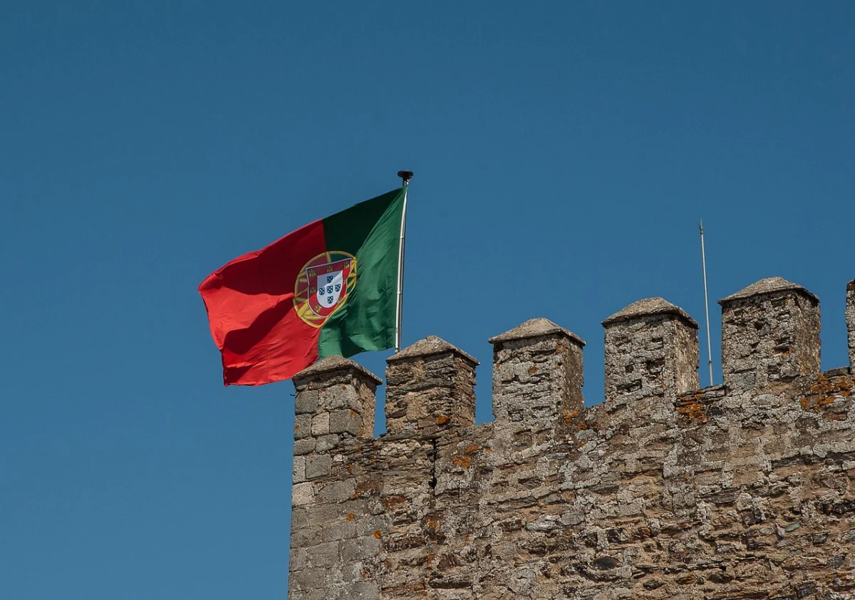 Tempestade Leonardo atinge Portugal e Espanha; eleições em risco com André Ventura