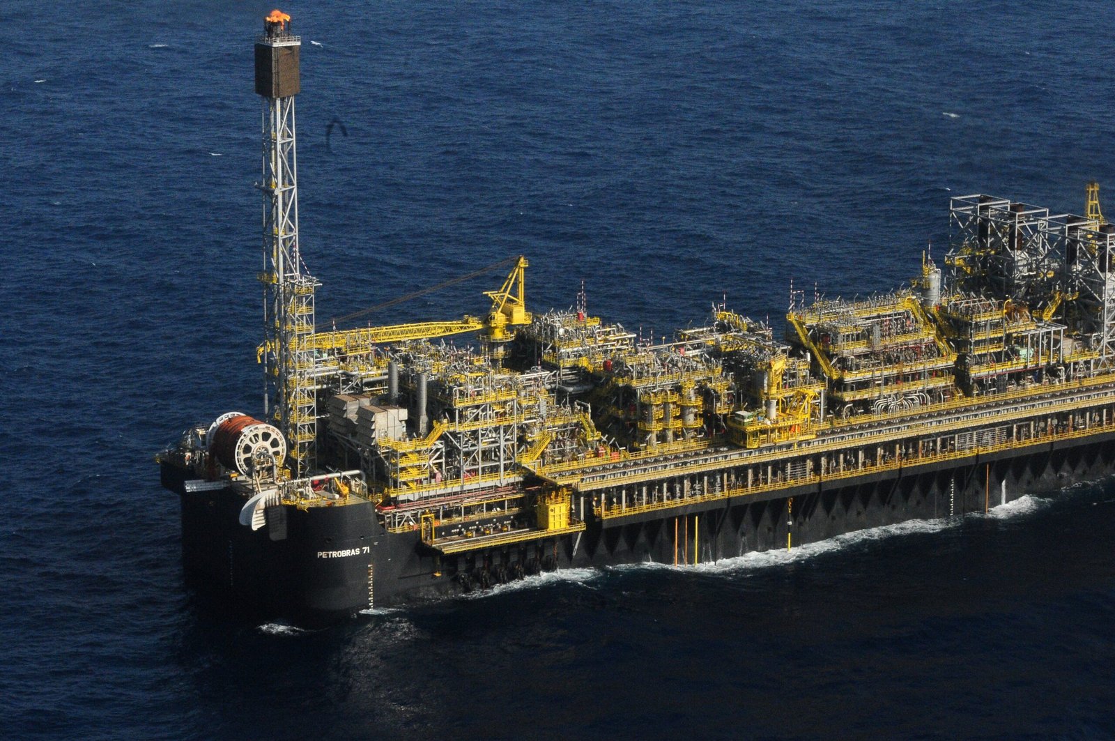 Tensões entre EUA e Irã fazem Petróleo disparar; Ibovespa e Dólar reagem!