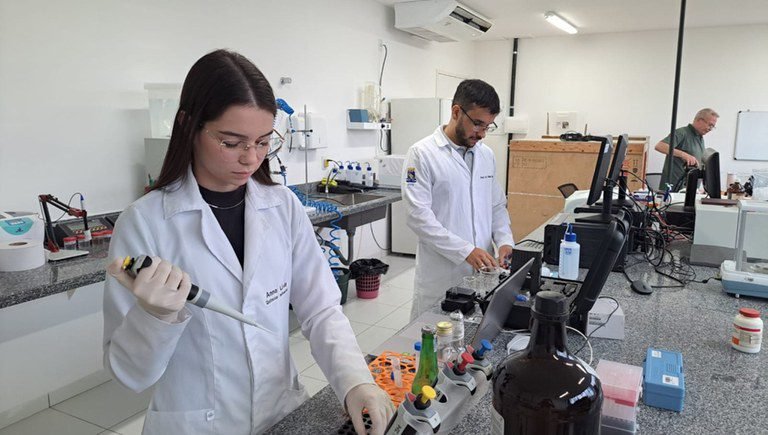 Universidade Estadual da Paraíba lança kits que detectam metanol em bebidas durante Carnaval