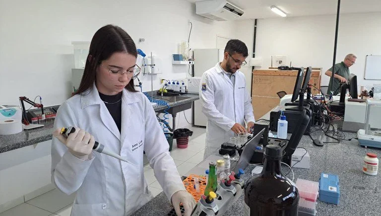 Universidade Estadual da Paraíba lança kits que detectam metanol em bebidas durante Carnaval