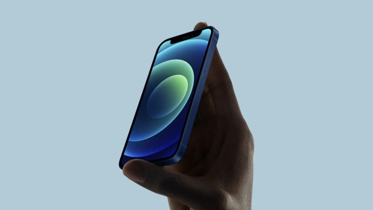 Usuário de iPhone 12 Mini desafia Apple e enfrenta obsolescência programada