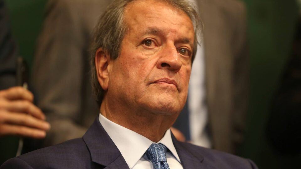 Valdemar Costa Neto defende Flávio Bolsonaro e critica escolha de vice