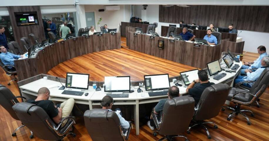 Vereador Kaká Fernandes aprova projeto que muda sinal escolar para alunos com TEA e TDAH