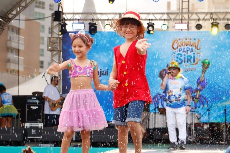 Vila do Carnaval Papa-Siri recebe mais de 5 mil foliões em baile infantil emocionante