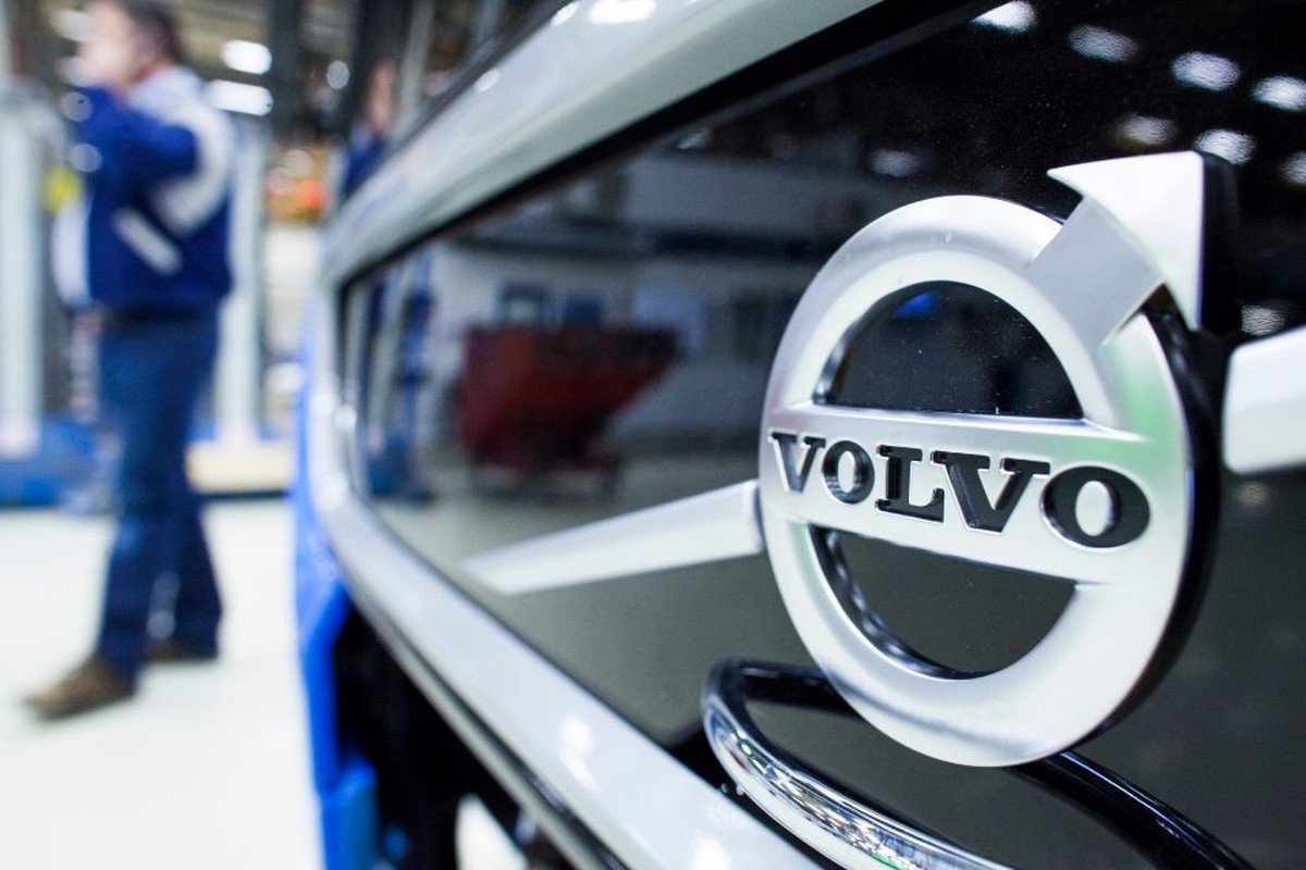 Volvo anuncia investimento de R$ 2,5 bilhões no Brasil, mas vendas de caminhões despencam