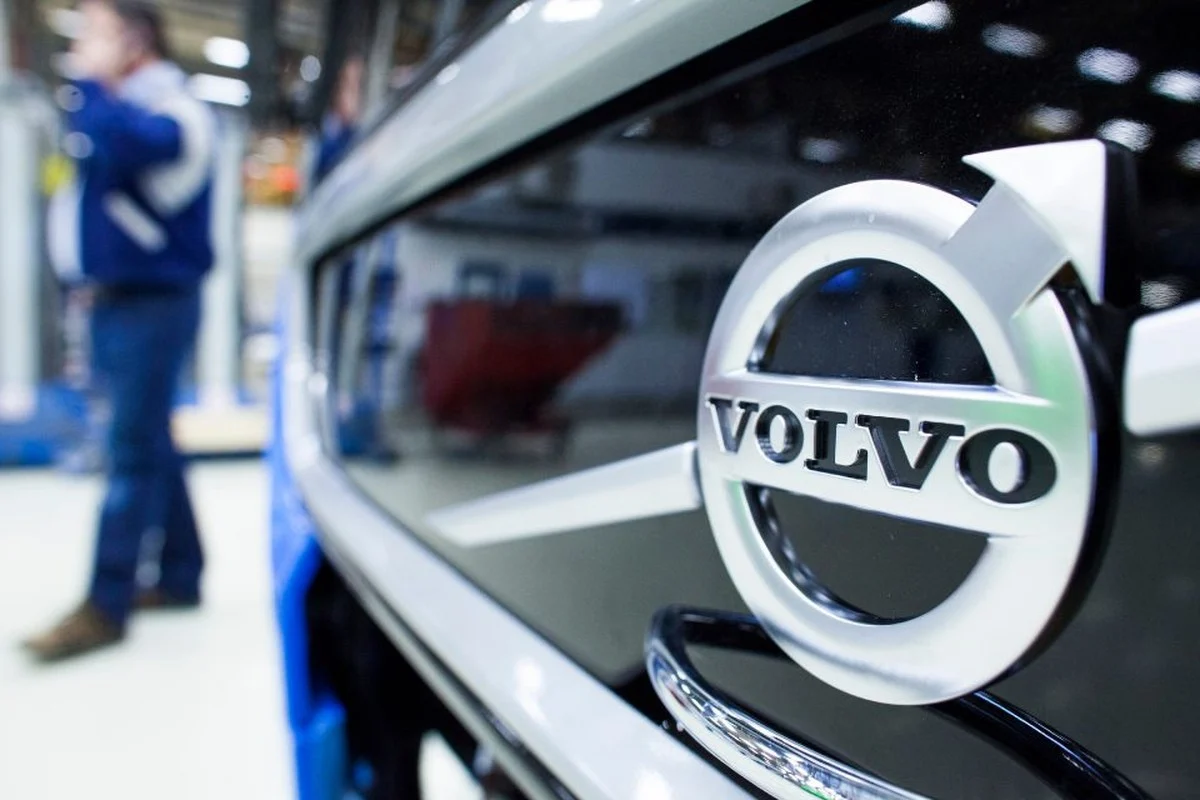 Volvo anuncia investimento de R$ 2,5 bilhões no Brasil, mas vendas de caminhões despencam