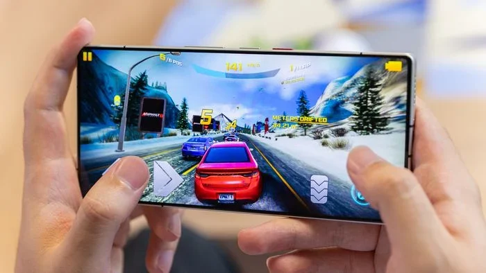 YouTuber revela como rodar Cyberpunk 2077 em smartphone e alerta para riscos