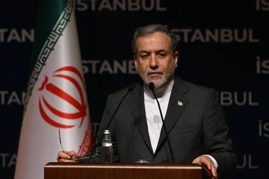 Abbas Araghchi afirma que morte de Khamenei agrava conflito e viola normas internacionais