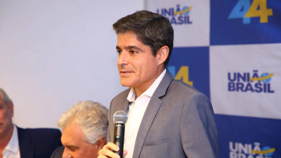 ACM Neto apoia Caiado, mas reafirma palanque aberto no União Brasil e tensão aumenta