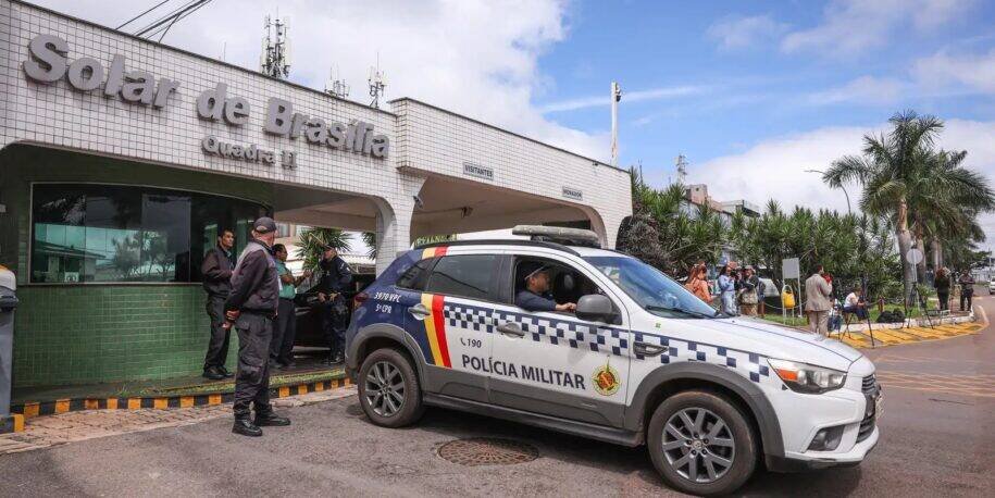 Alexandre de Moraes nega livre acesso a filhos de Bolsonaro em prisão domiciliar