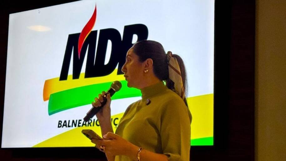 Andressa Pera transfere presidência do MDB para Bira Andrade em evento tenso