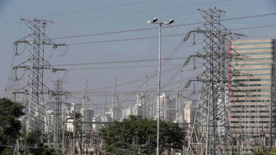 Aneel garante contas de luz sem cobrança extra em abril; chuvas favorecem decisão