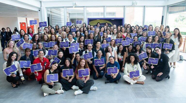 Anvisa celebra maioria feminina com 68% de aprovações e reforça proteção à saúde