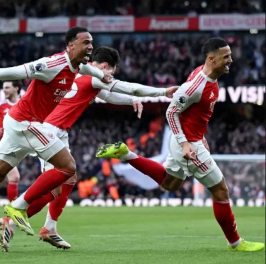 Arsenal vence Chelsea e retoma liderança da Premier League com 5 pontos de vantagem