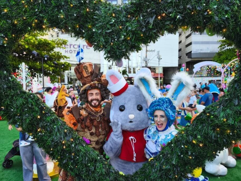 Balneário Camboriú realiza primeira Parada de Páscoa e encanta público