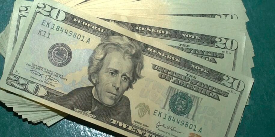 Banco Central injetou US$ 2 bilhões e dólar caiu 1,27% em meio a tensões