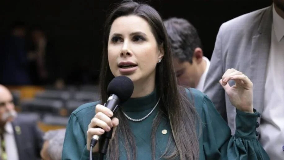 Bolsonaro solicita visita a Carol de Toni em meio a disputa no Senado de SC