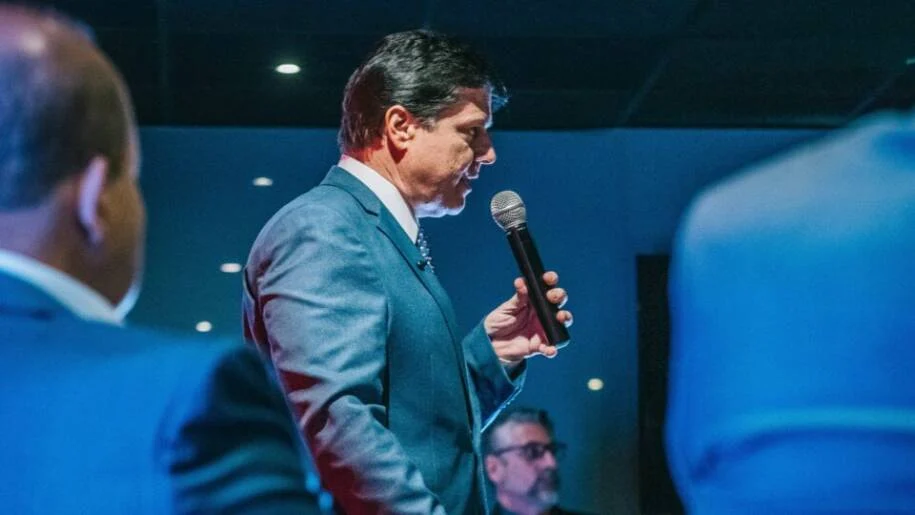 Caciques do MDB entregam manifesto contra aliança com o PT e exigem autonomia