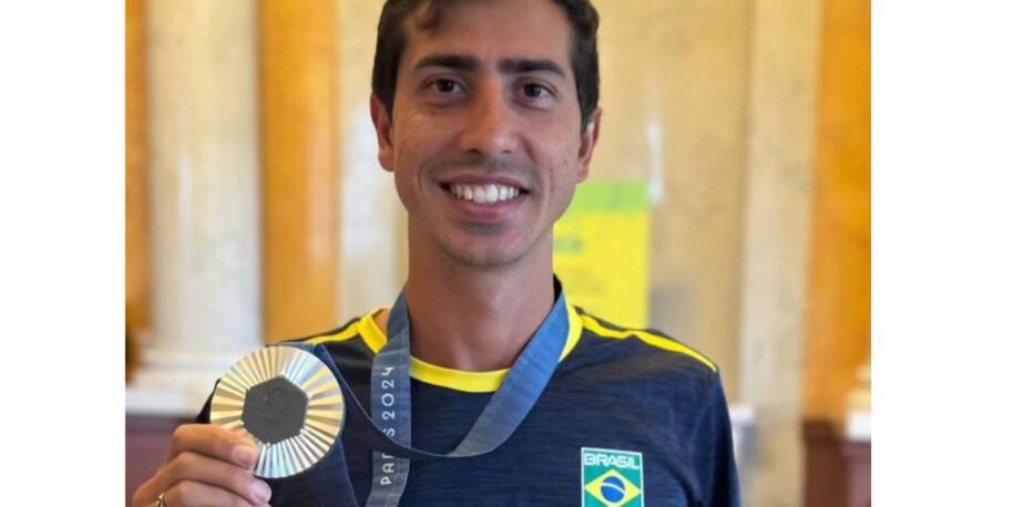 Caio Bonfim conquista prata e quebra recorde em marcha atlética na China